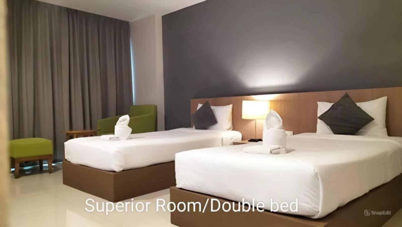 S Tara Grand Hotel Сурат Тхани Екстериор снимка