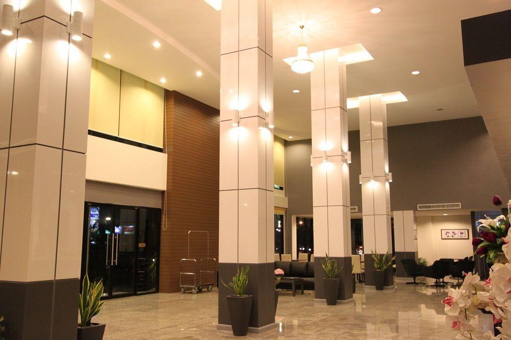 S Tara Grand Hotel Сурат Тхани Екстериор снимка