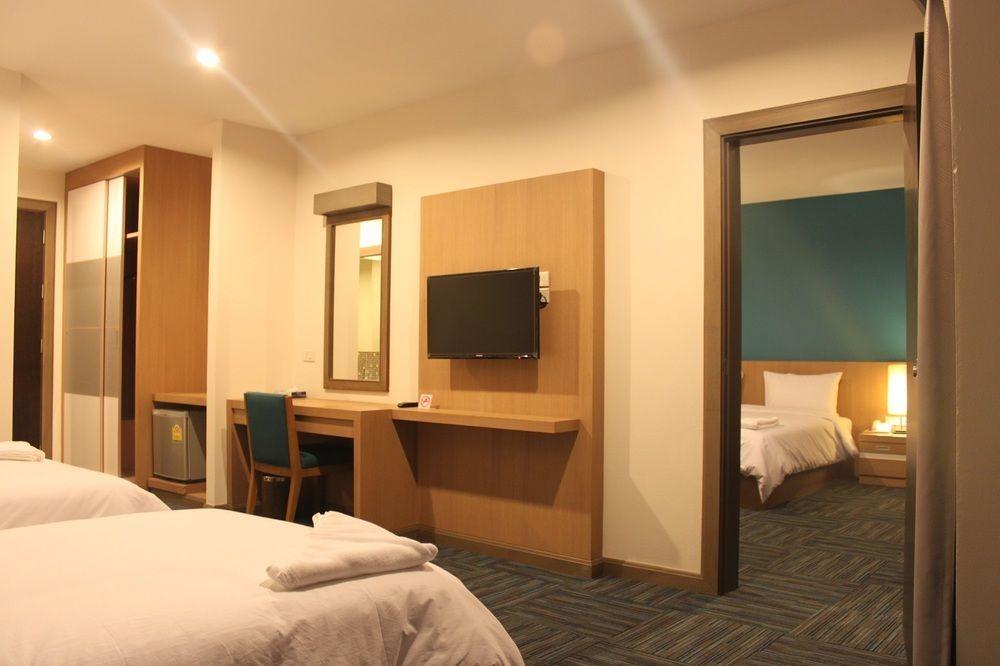 S Tara Grand Hotel Сурат Тхани Екстериор снимка