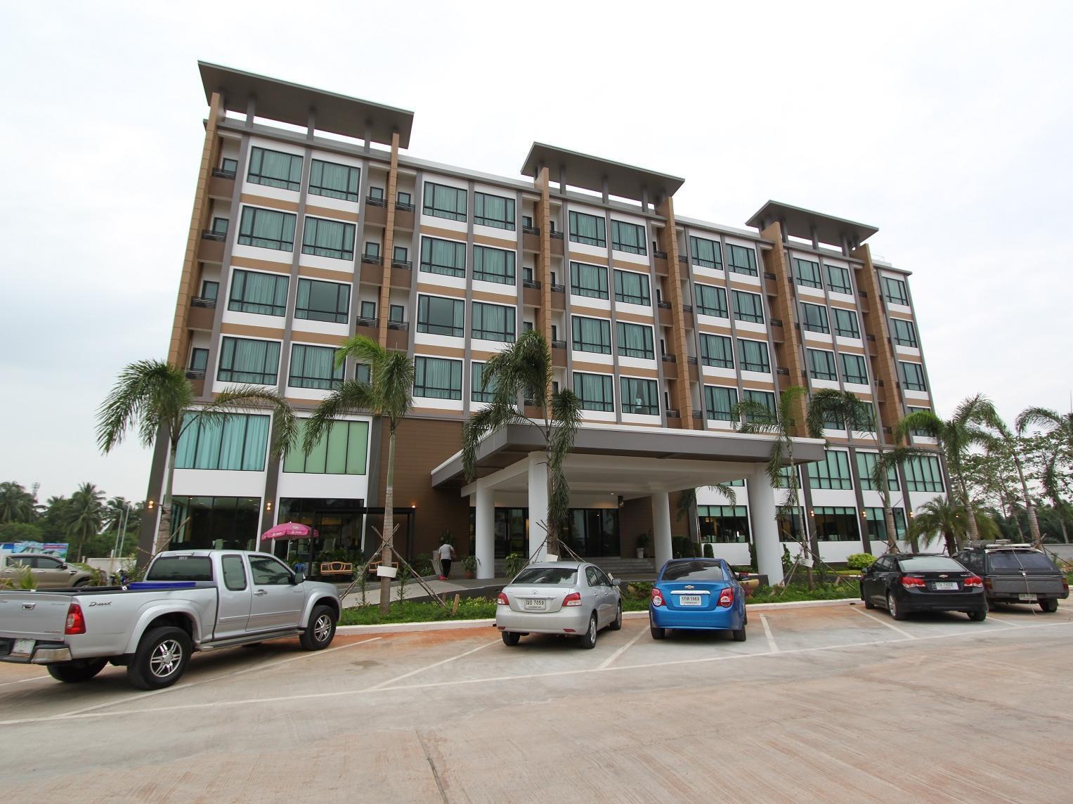 S Tara Grand Hotel Сурат Тхани Екстериор снимка