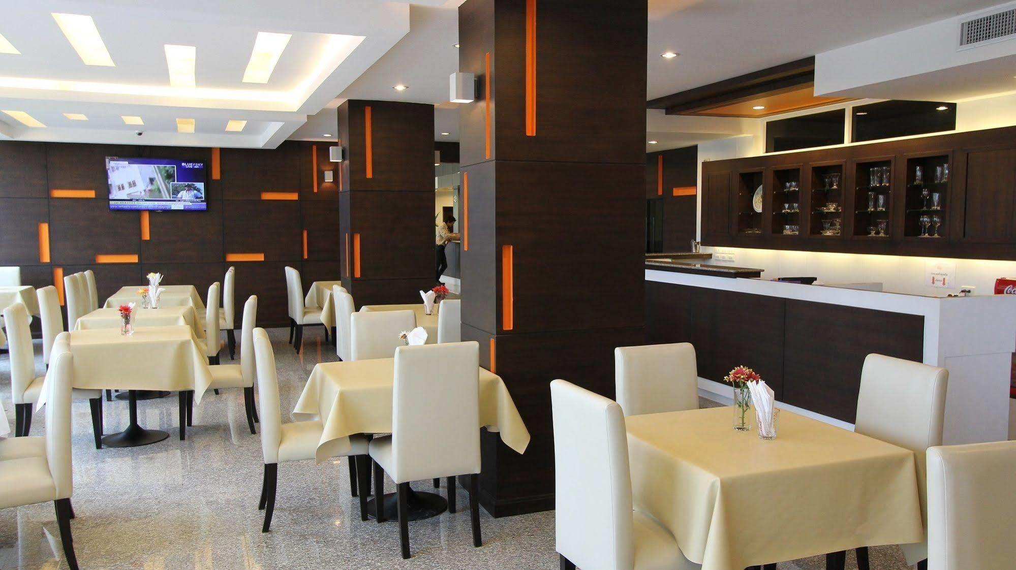 S Tara Grand Hotel Сурат Тхани Екстериор снимка